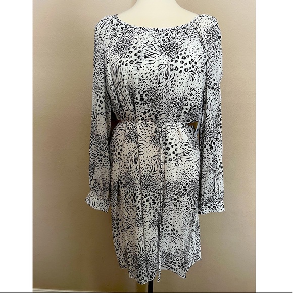 Joie Dresses & Skirts - NWT JOIE above the knee dress- Print B&W, Size L